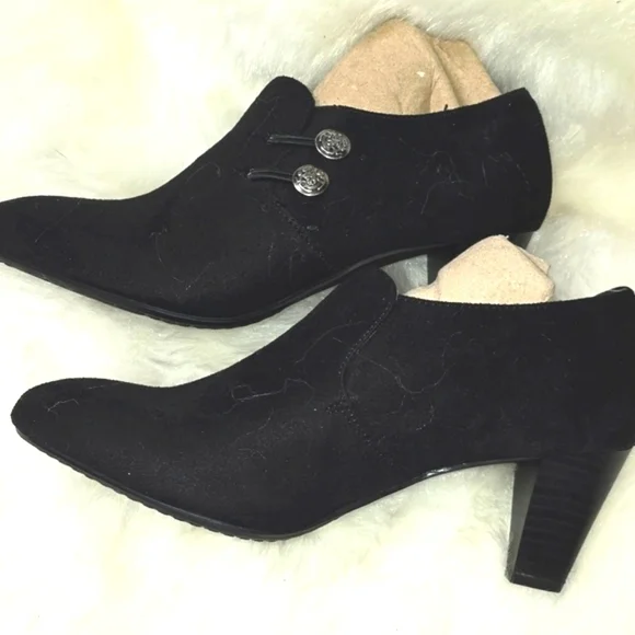 Chic, Very Chic! - Picture 2 of 10